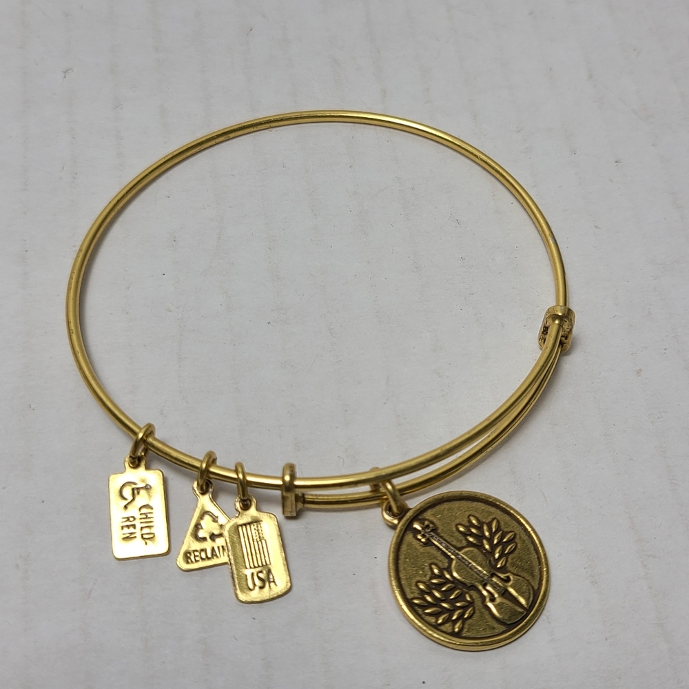 Wind & Fire Gold Tone Violin Charm Expandable Bangle Bracelet 2016 $5 New